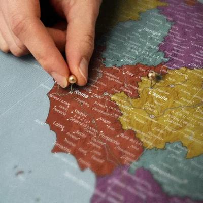 Mapa Korkowa Włoch z pinezkami Blue Multicolor