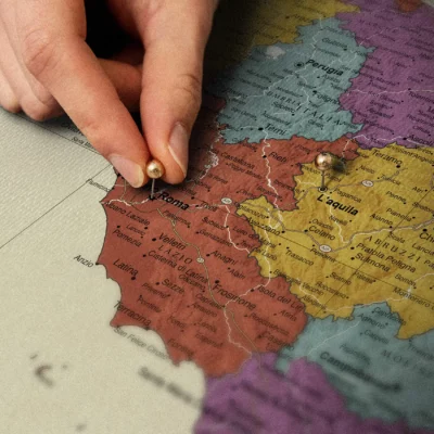 Mapa Korkowa Włoch z pinezkami Cream Multicolor