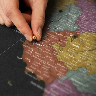 Mapa Korkowa Włoch z pinezkami Black Multicolor