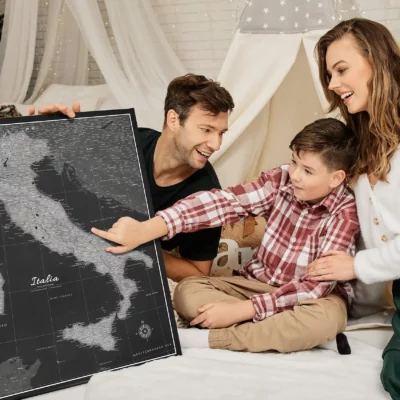 Mapa Korkowa Włoch z pinezkami Black And Silver Moon