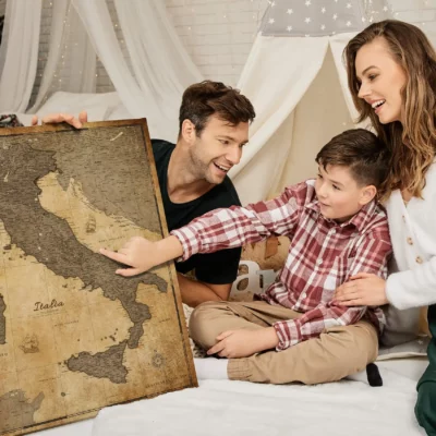 Mapa Korkowa Włoch z pinezkami Retro Brown Desert