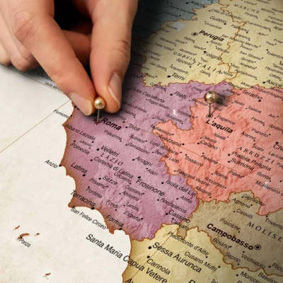 Mapa Korkowa Włoch z pinezkami Vintage