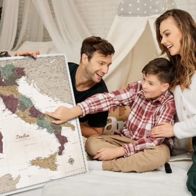 Mapa Korkowa Włoch z pinezkami Modern Olive Safari