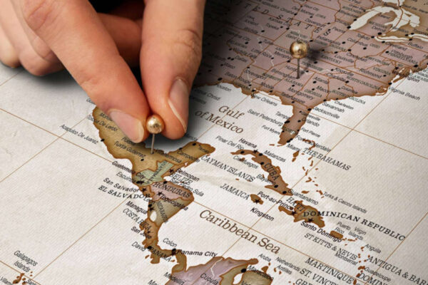 Mapa korkowa z pinezkami – dlaczego to hit wśród podróżników